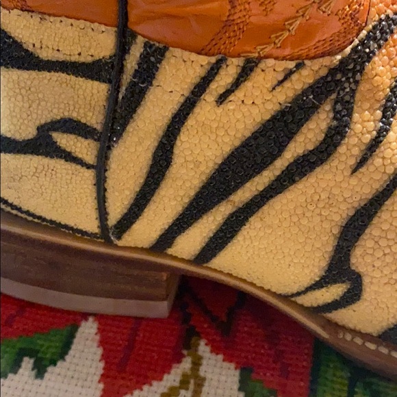 Custom made boots with matching belt tiger stripes - Picture 7 of 17